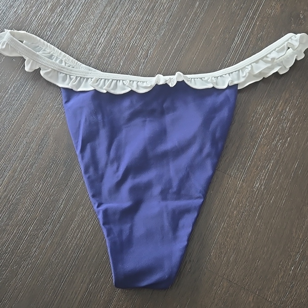 Edikted Kellie Navy Bikini Set Size Medium - Picture 6 of 13